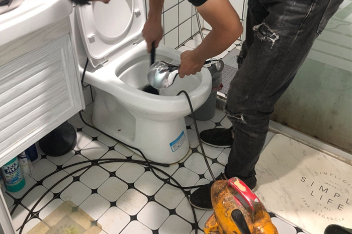 胡场镇疏通下水道