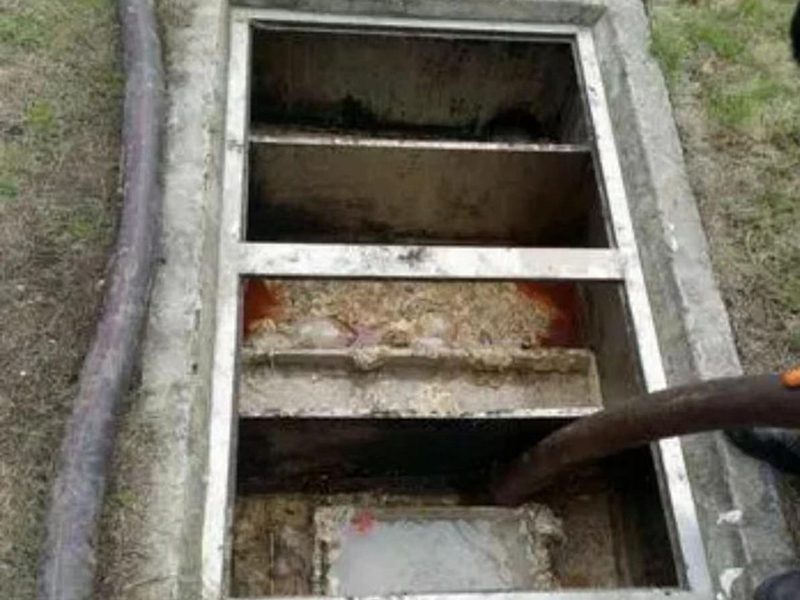 胡场镇隔油池清理