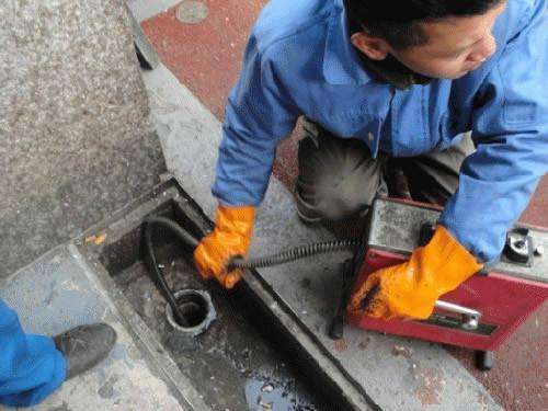 胡场镇疏通下水道