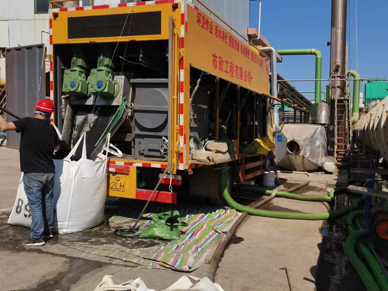 胡场镇淤泥压干处理